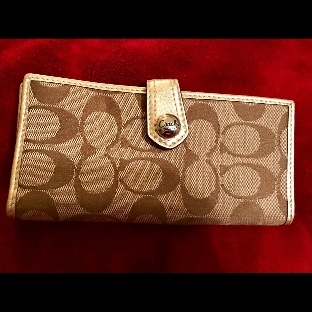 Coach checkbook (Authentic)